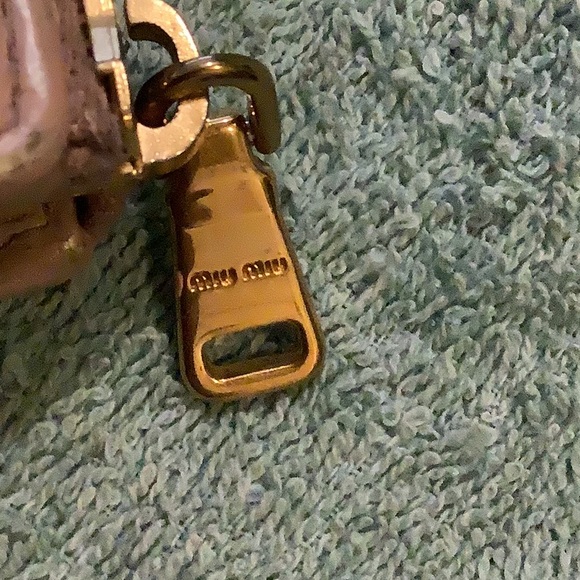 AUTHENTIC MIU MIU RIBBON ROUND ZIP QUILTED WALLET- Blush Pink/Taupe Color - Picture 12 of 12